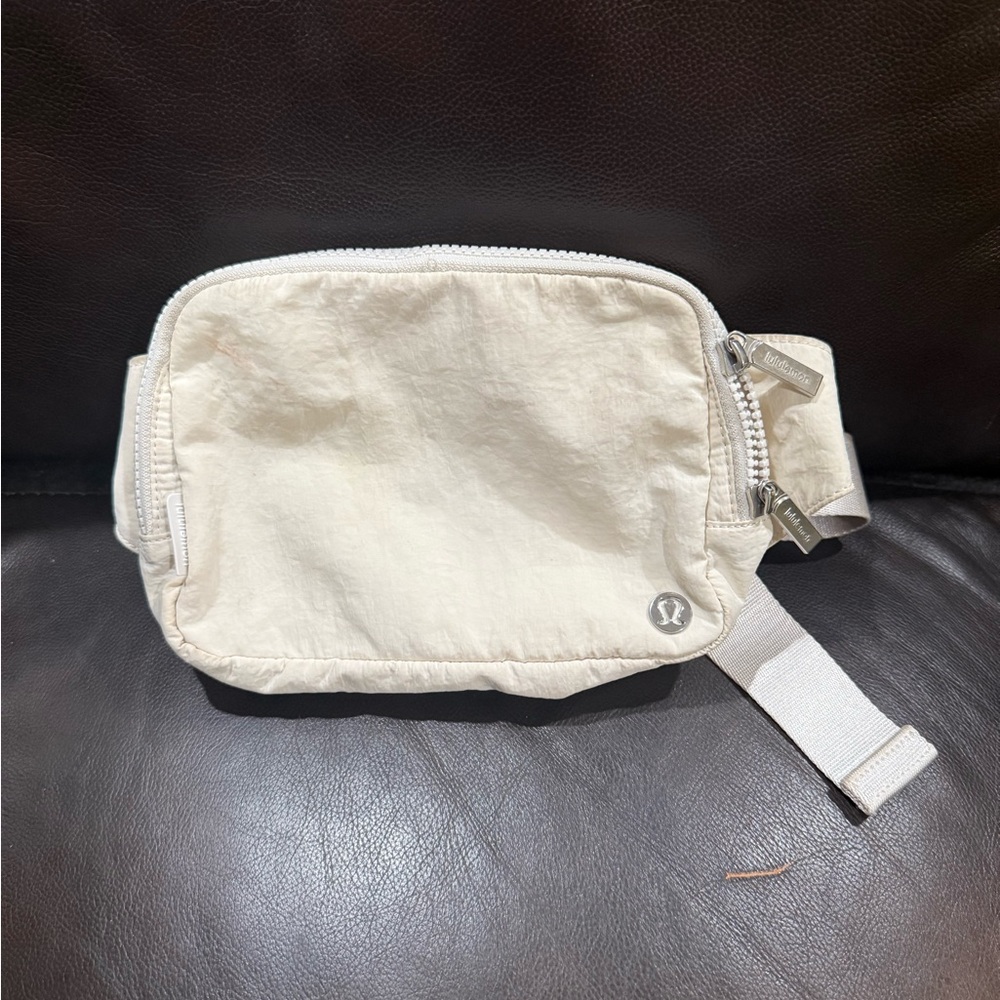 lululemon athletica Off-White Belt Bag